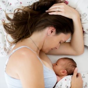 Al neonato basta il latte materno nei primi mesi di vita?