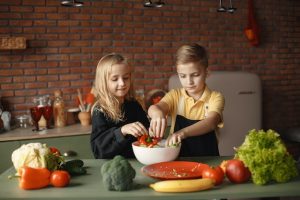 I bambini possono seguire un’alimentazione vegetariana o vegana