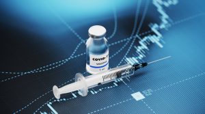 Su AstraZeneca cambiano spesso opinione: una fiala di vaccino