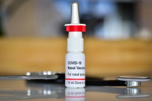 Un vaccino spray nasale contro Covid-19 potrebbe aiutarci