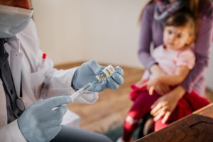 Con la pandemia sono calate le vaccinazioni dell’infanzia?