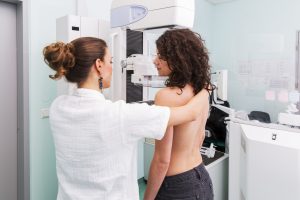 Conviene rimuovere seno e ovaie sane per prevenire un tumore?