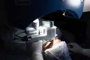 operazione I difetti visivi si possono curare con la chirurgia?