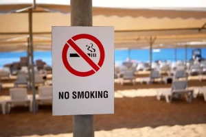 sarebbe meglio non fumare in spiaggia