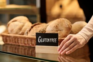 Pane e prodotti da forno con etichetta “gluten free”, alimenti destinati alle persone con celiachia o sensibilità al glutine.